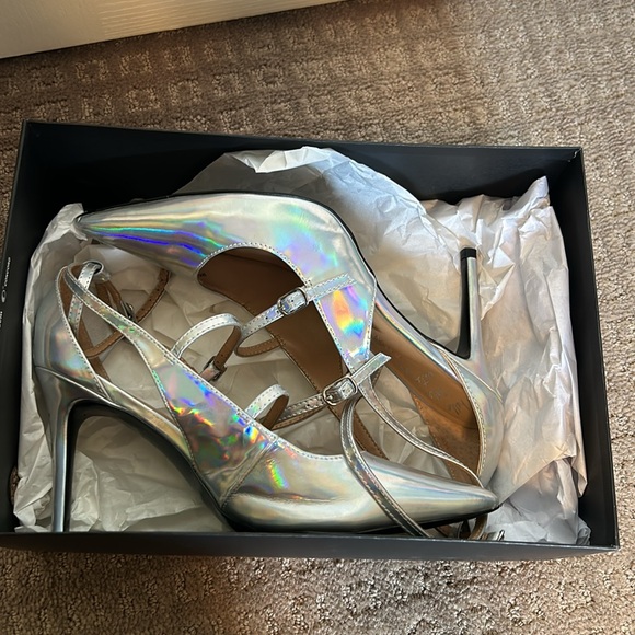 Banana republic silver strappy heels - Picture 4 of 5